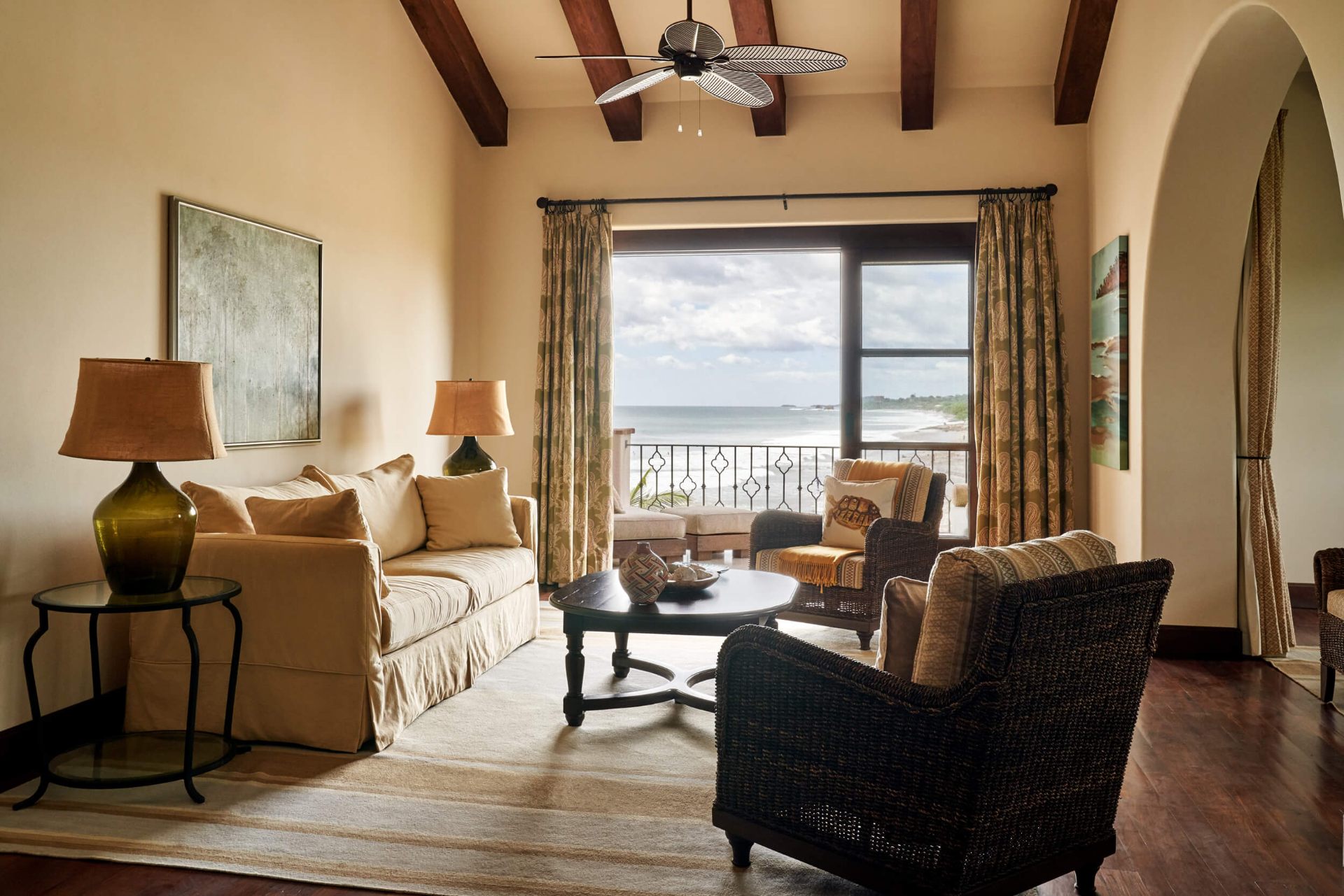 Hotel Suite - Pied-à-terre or Pacific Suite — photo 1