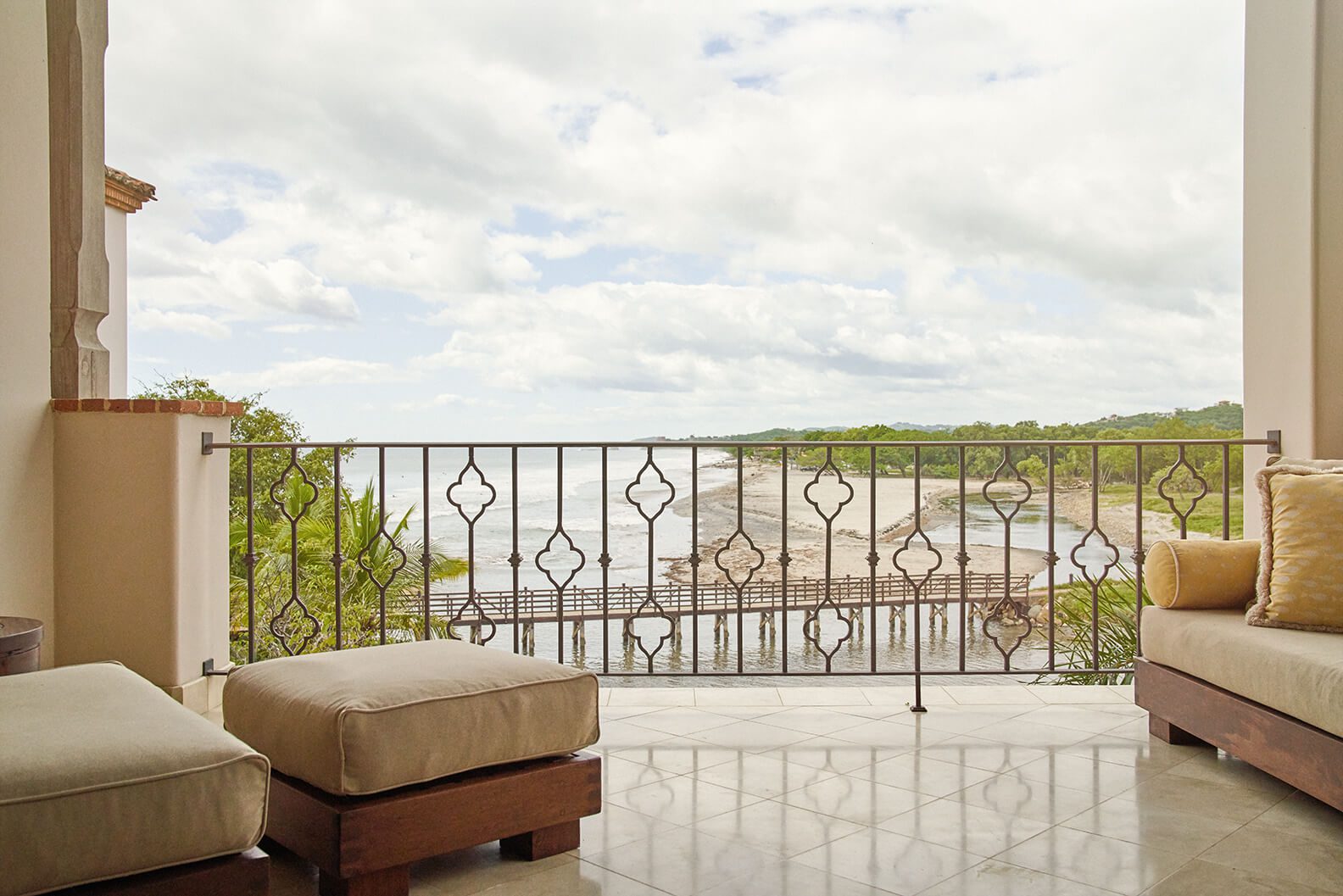 Hotel Suite - Pied-à-terre or Pacific Suite — photo 2